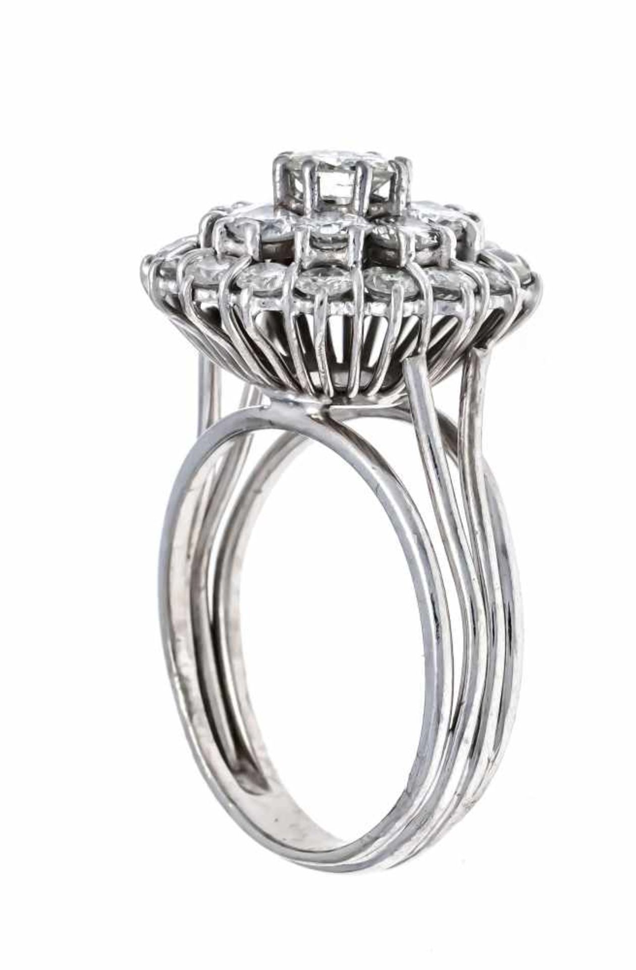 Brilliant ring platinum with a brilliant-cut diamond 0.60 ct and brilliant-cut diamonds, - Image 2 of 3