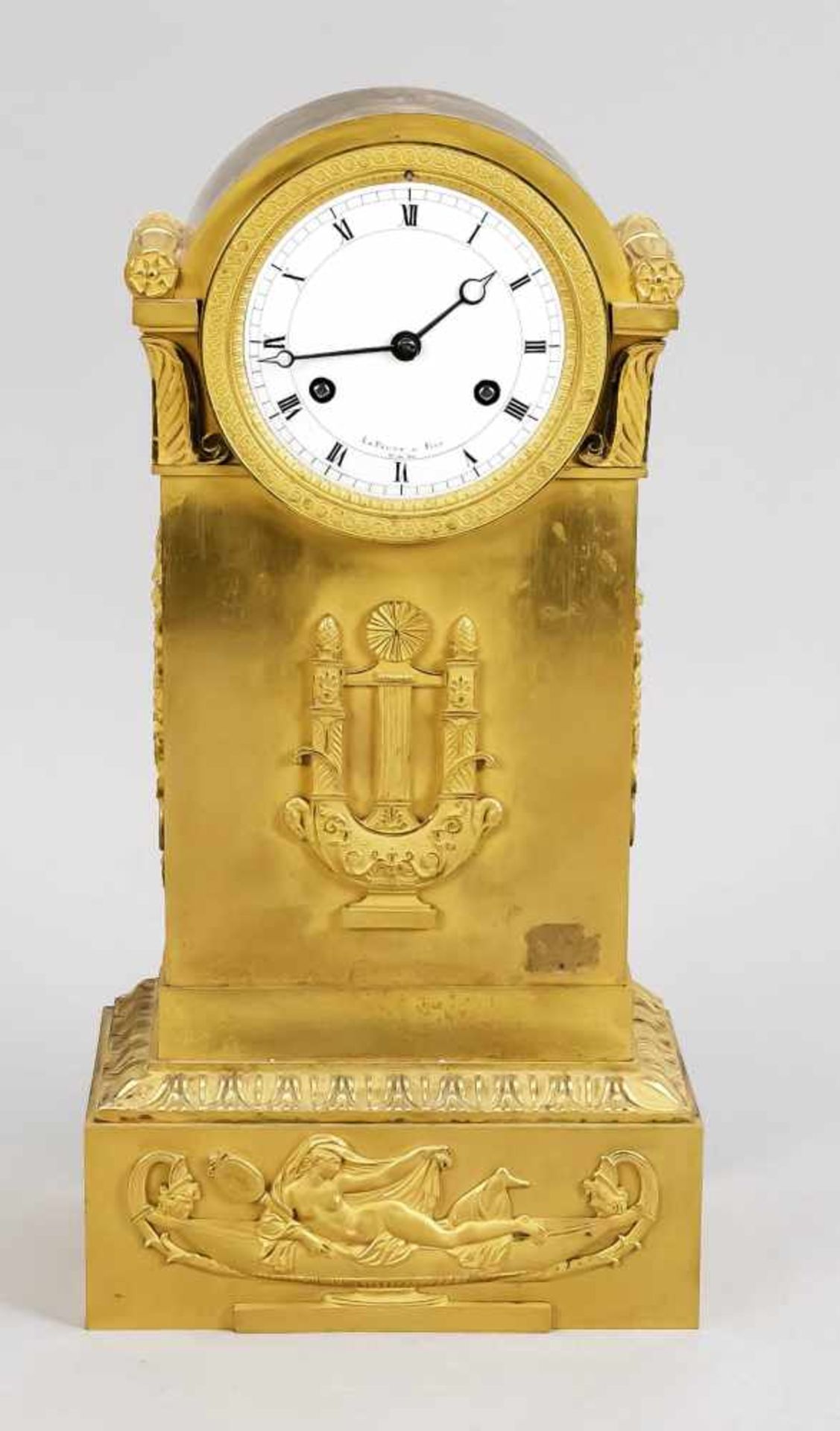 Franz. Pendule im Empirestil, feuervergoldet, 1.H.19.Jh., bez. Le Paute & Fils, du Roi,