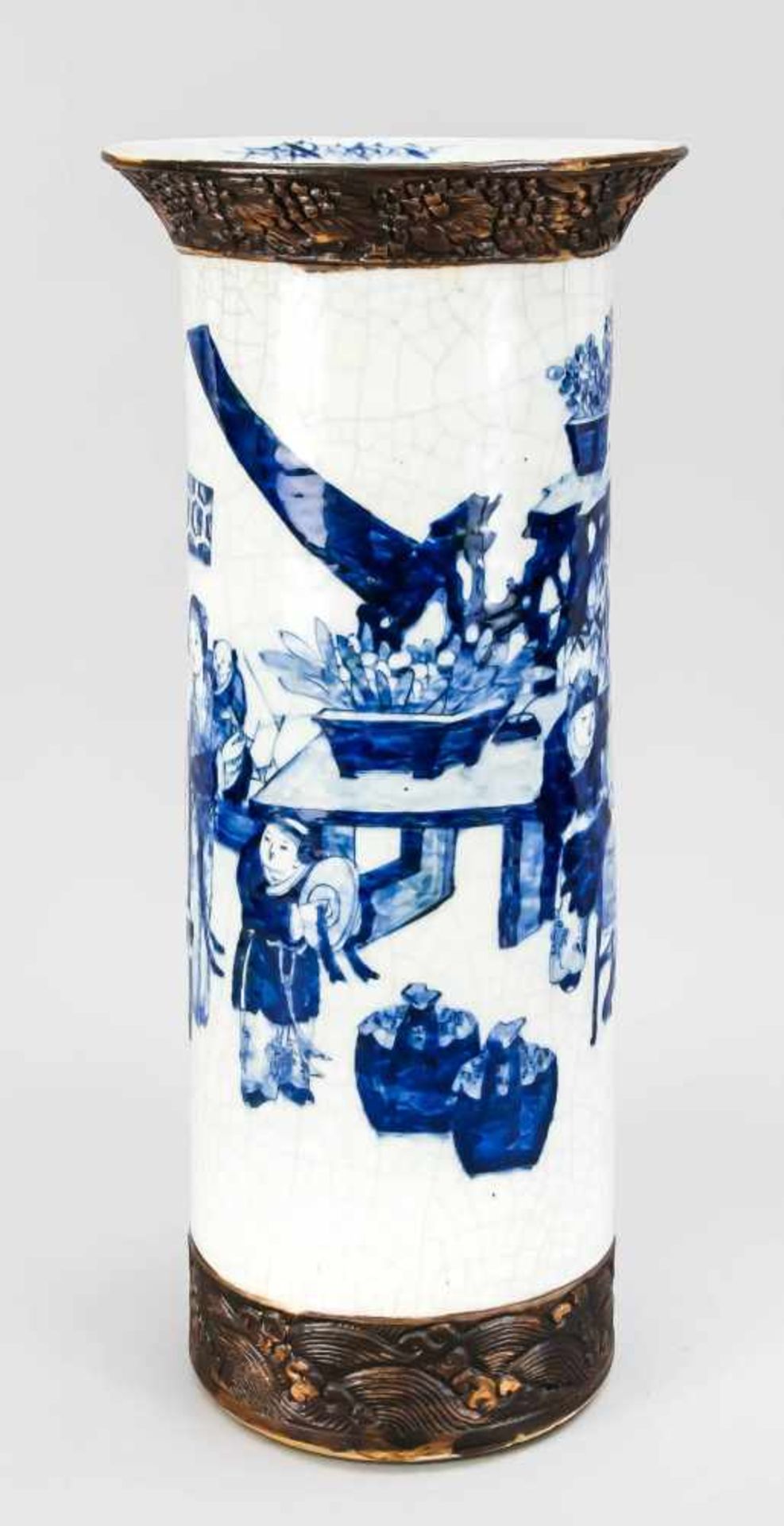 Pole vase, China, 19th / 20th Circular decor in cobalt blue with a multi-figure garden - Bild 2 aus 3