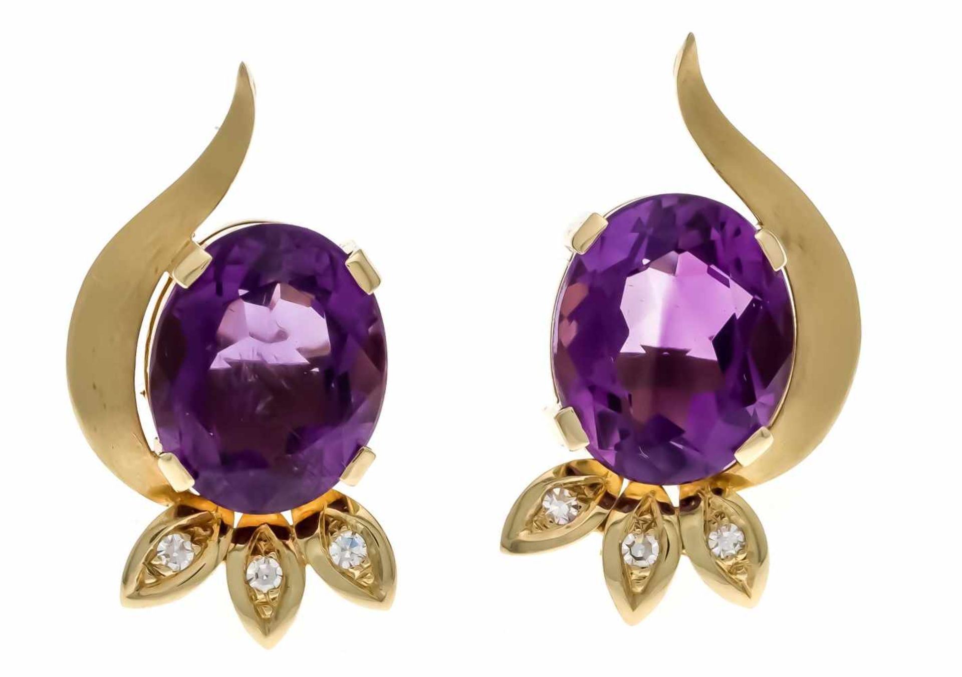 Amethyst-brilliant stud earrings GG 585/000, each with an oval fac. Amethyst 12 x 10 mm invery