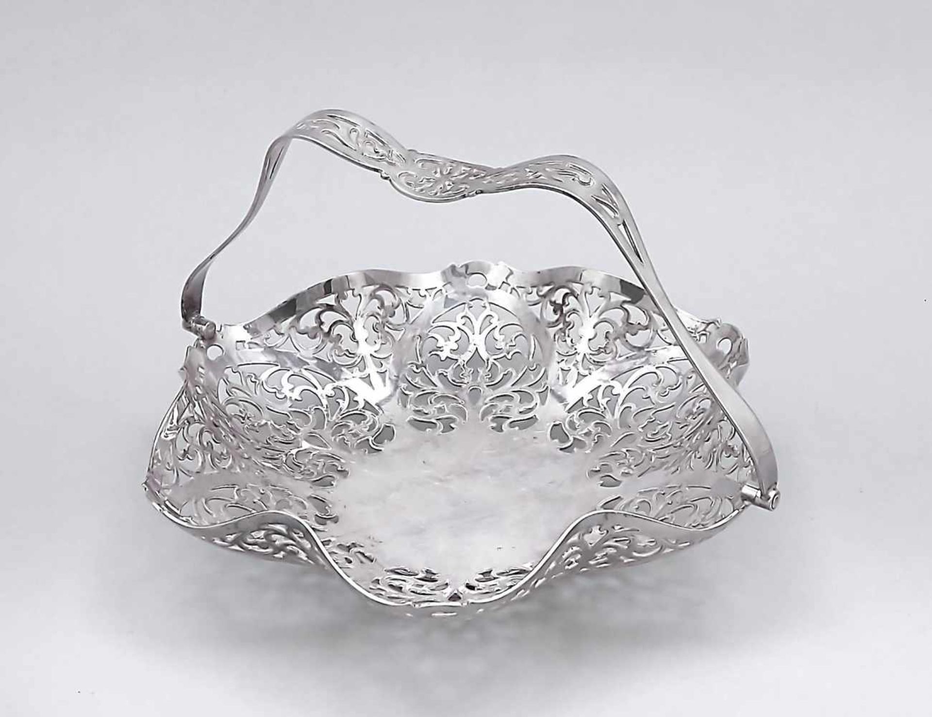 Round Bowl, England, 20th century, plated, on a round base ring, flower-shaped body,overlapping