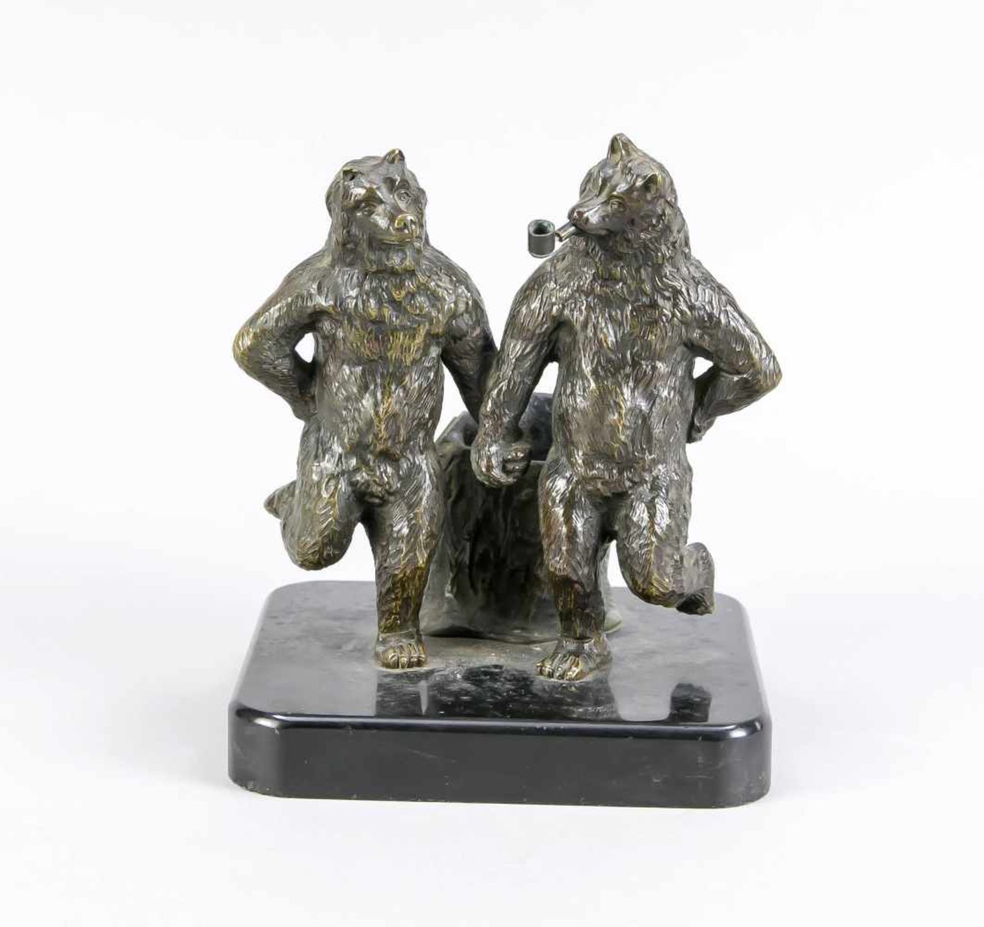 Figurative pencil holder, circa 1920, two antitartorian bear in front of a bronze vesselon a stone