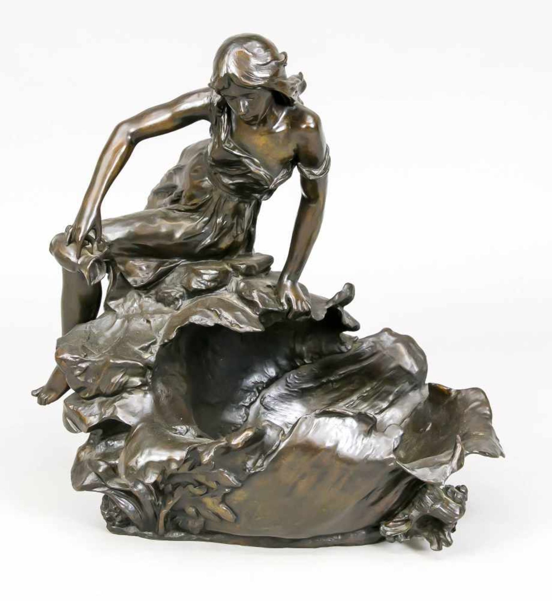 Anonymous sculptor of Art Nouveau around 1900, large, figurine bowl shaped by waves, aboveit a young