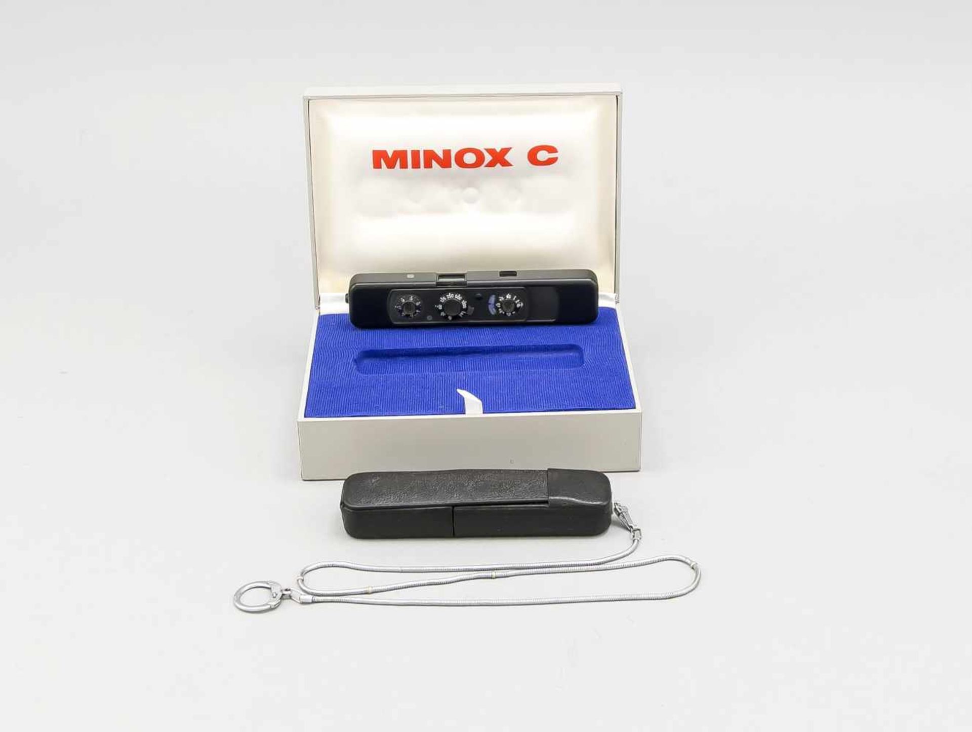 Minox C im Original-Etui, inklusive Original-Ledertasche mit Kette, Maße Ok 5,5 x 17 x 13cmMinox C