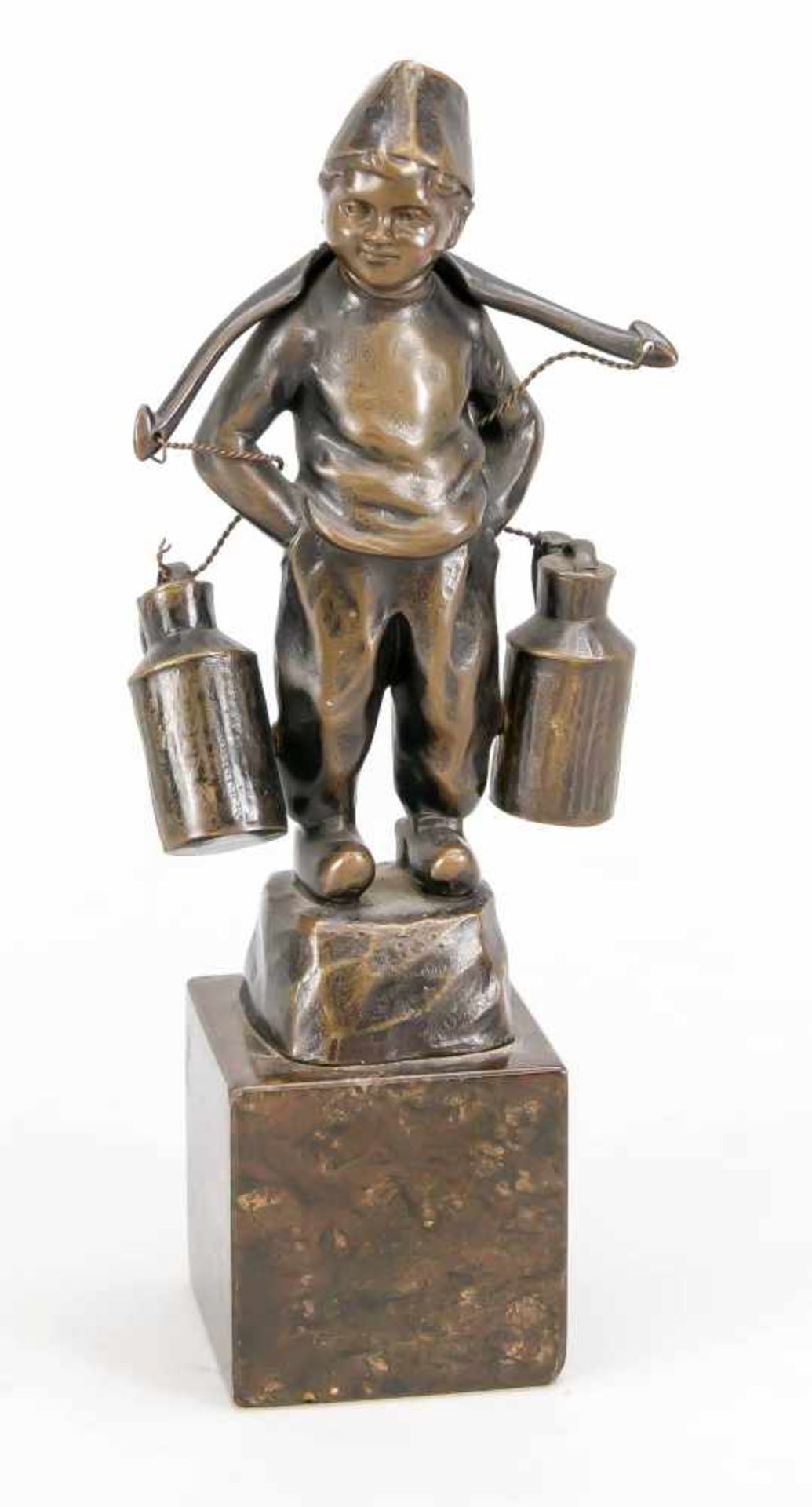 Hans Keck (1875-1941), Milchträger, dunkel patinierte Bronze, rückseitig sign., aufSerpentinkubus (