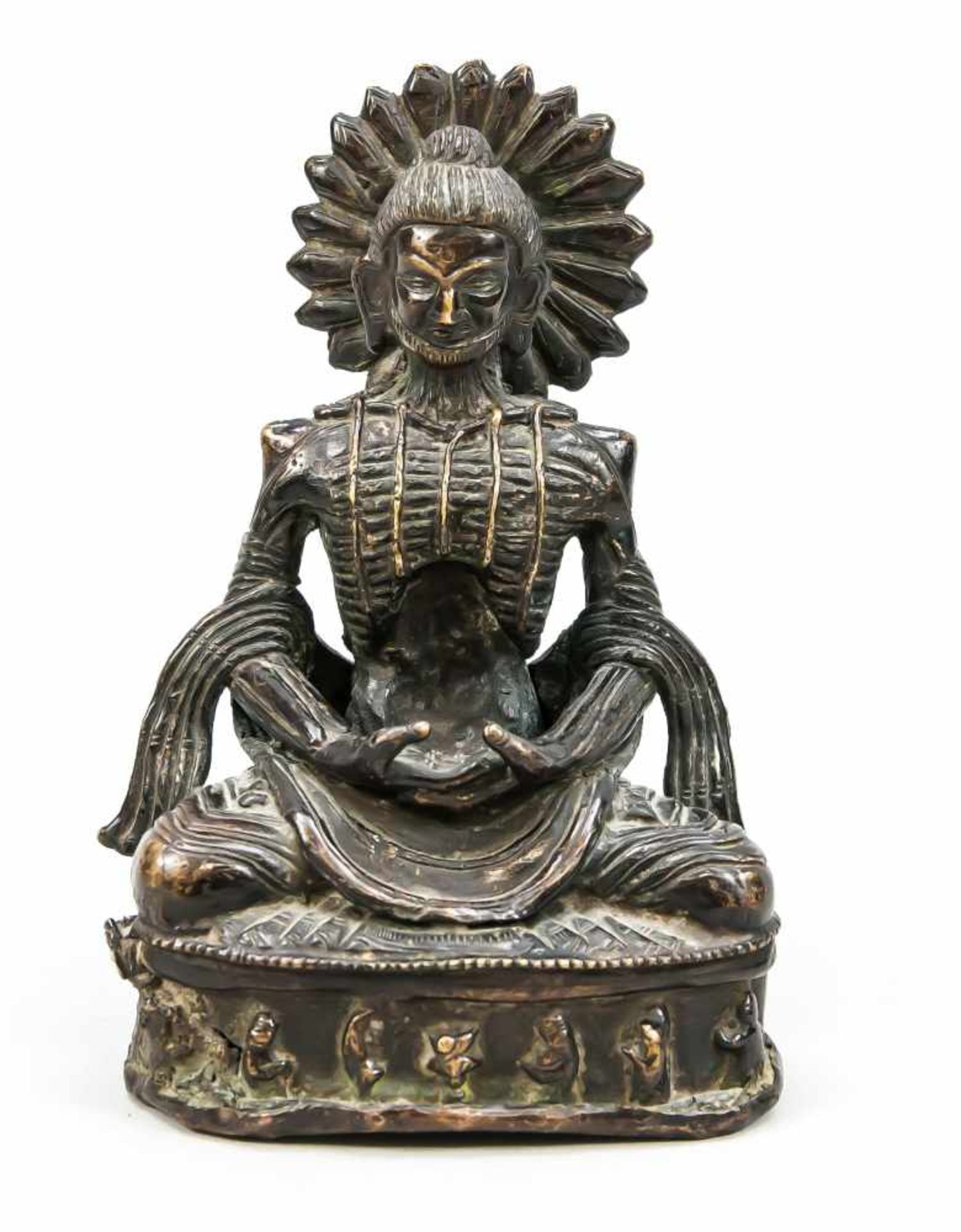 Asket, Tibet, 18./19. Jh., Bronze. Im Padmasana auf einem Thron mit buddhistischenSymbolen