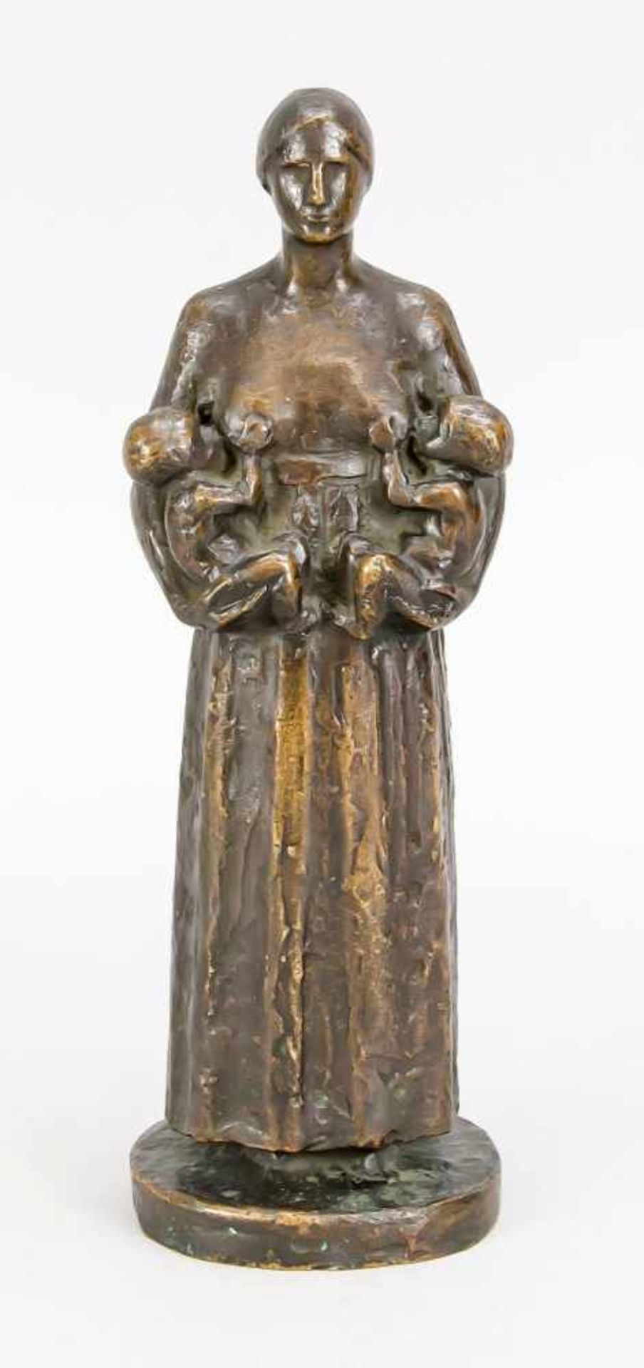 Anonymer Bildhauer um 1920, Caritas, stillende Mutter mit zwei Kindern, patinierte Bronzeaus der