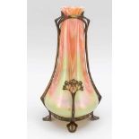 Jugendstil-Vase, um 1900, wohl Pallme König, Messingmontage auf 4 Füßen, mit floralemReliefdekor,