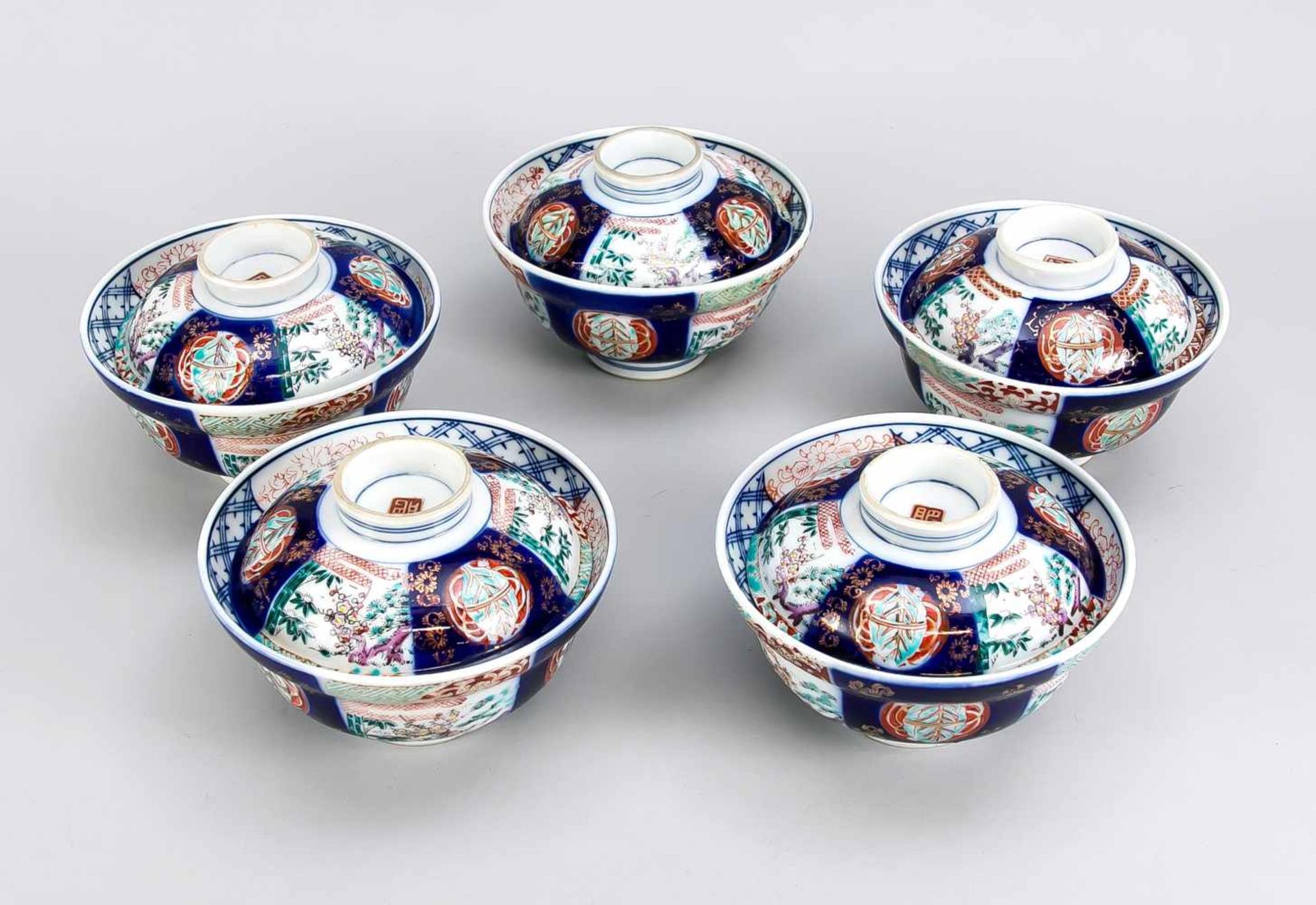 Fünf Reisschalen mit Deckel, China, Imari-dekor, tws. Chips, D. 15 cm