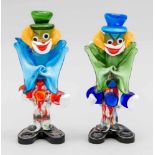 Zwei stehende Clowns, Italien, 20. Jh., Murano, klares und farbiges Glas, tlw. mitpolychromen
