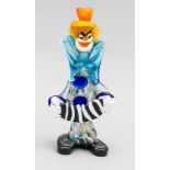 Stehender Clown mit Ziehharmonika, Italien, 20. Jh., Murano, klares und farbiges Glas,tlw. mit