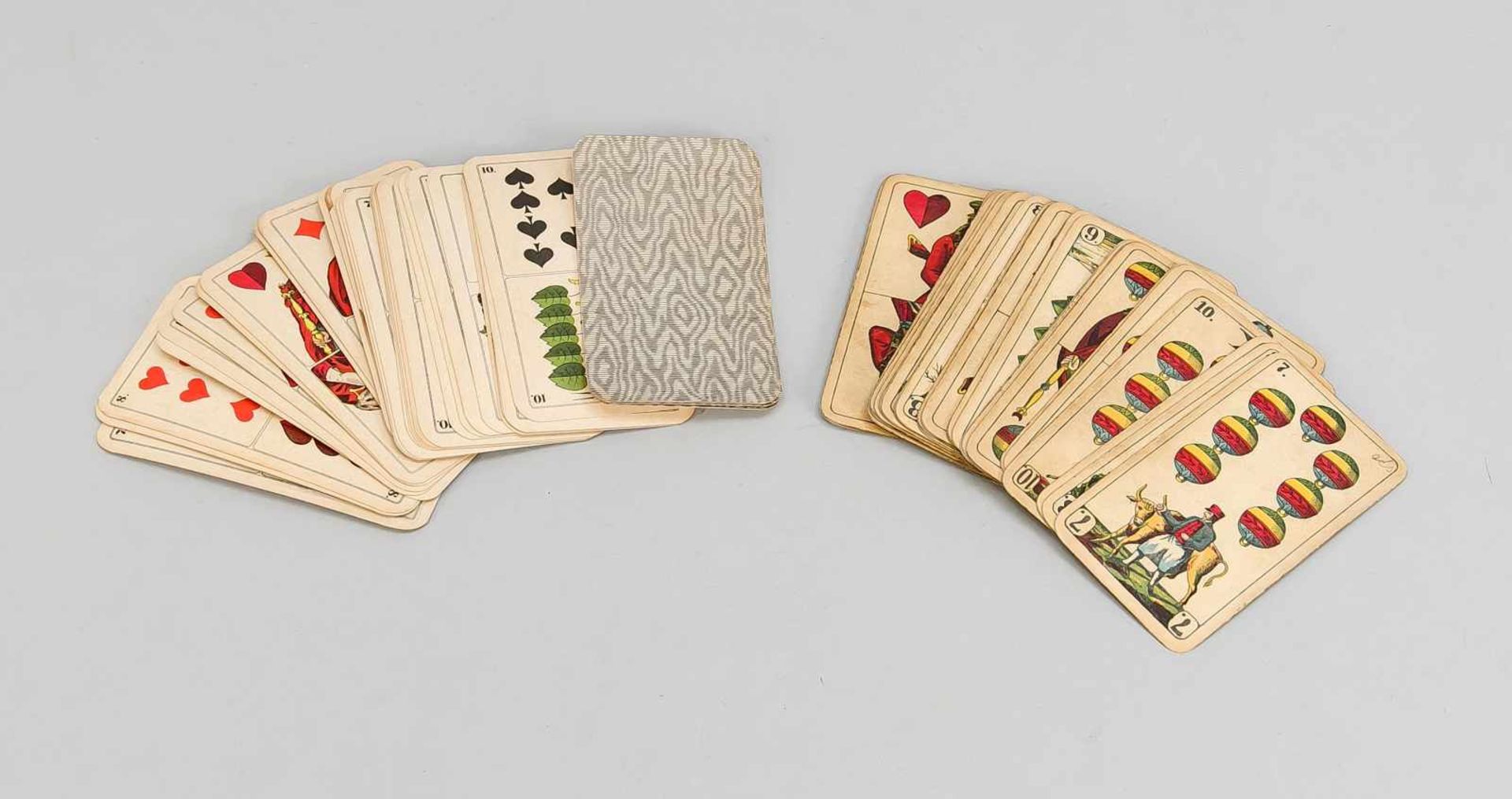 Konvolut Spielkarten, deutsches Blatt, 2x 32 Karten, 10,5 x 5,5 cm, beil. kleinesDaumenkino "