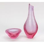 Vase und Schale, 2. H. 20. Jh., Vase, runder Stand, flacher ovaler Korpus, Schale,Dreiecksform,