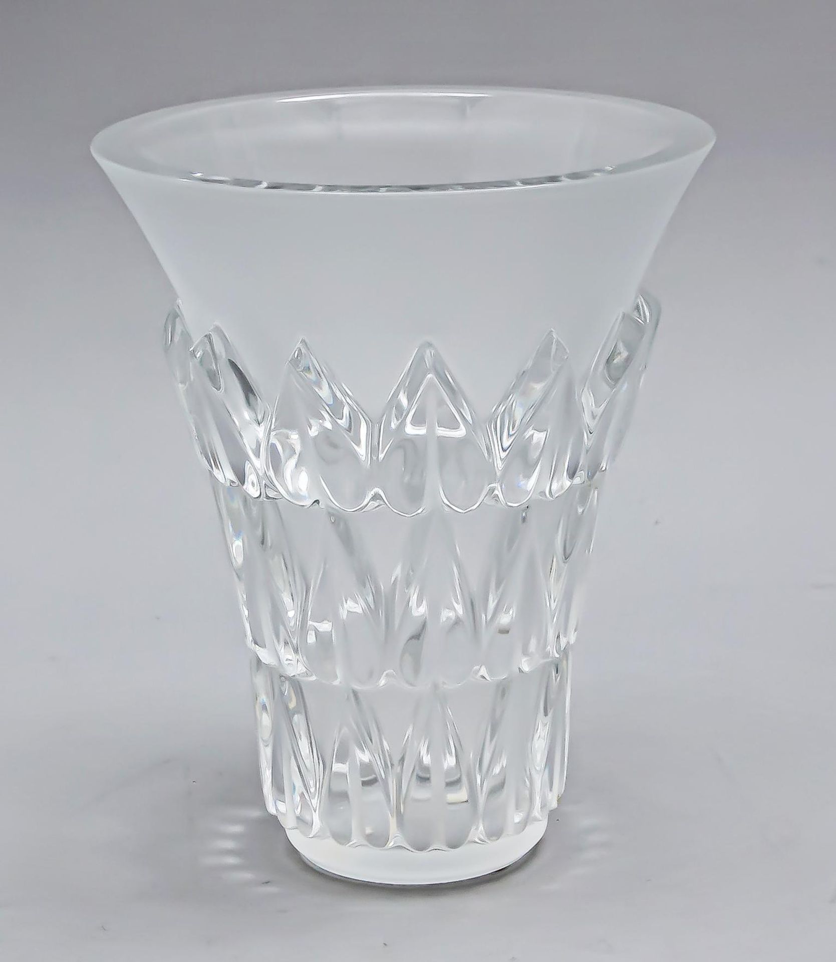 Vase, Frankreich, 2. H. 20. Jh., Lalique, runder Stand, Korpus mit sich erweiternderWandung mit