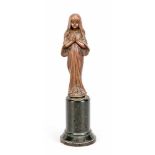 Franz Iffland (1862-1935), kleine Jugendstil-Statuette eines betenden Mädchens in langemNachthemd,