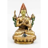 Tsongkhapa, China/Tibet, 19. Jh., Bronze, vergoldet und polychrom lackiert. Im Padmasanaauf