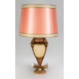 Gründerzeitliche Tischlampe des 19. Jh., Vasenform mit drei Lisenen in Vogelköpfen endend,