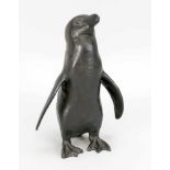 Rose Maria Stiller (1920-1993), dt. Tierbildhauerin, "Pinguin", schwere, dunkel patinierteBronze,