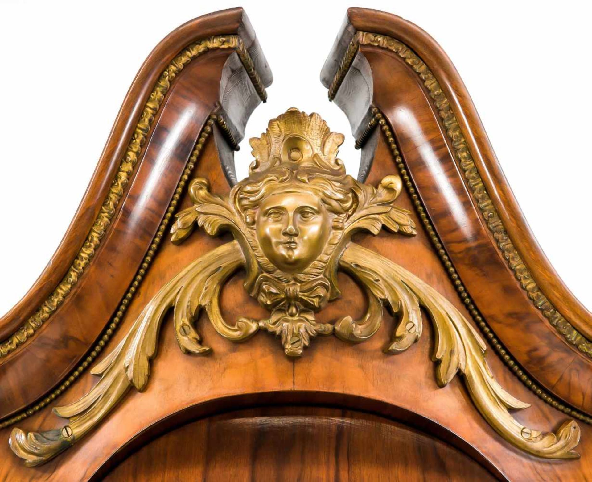 Dresdner-Barock-Zierschrank um 1900, Nussbaum furniert, stark geschweifter Korpus mit - Bild 2 aus 4