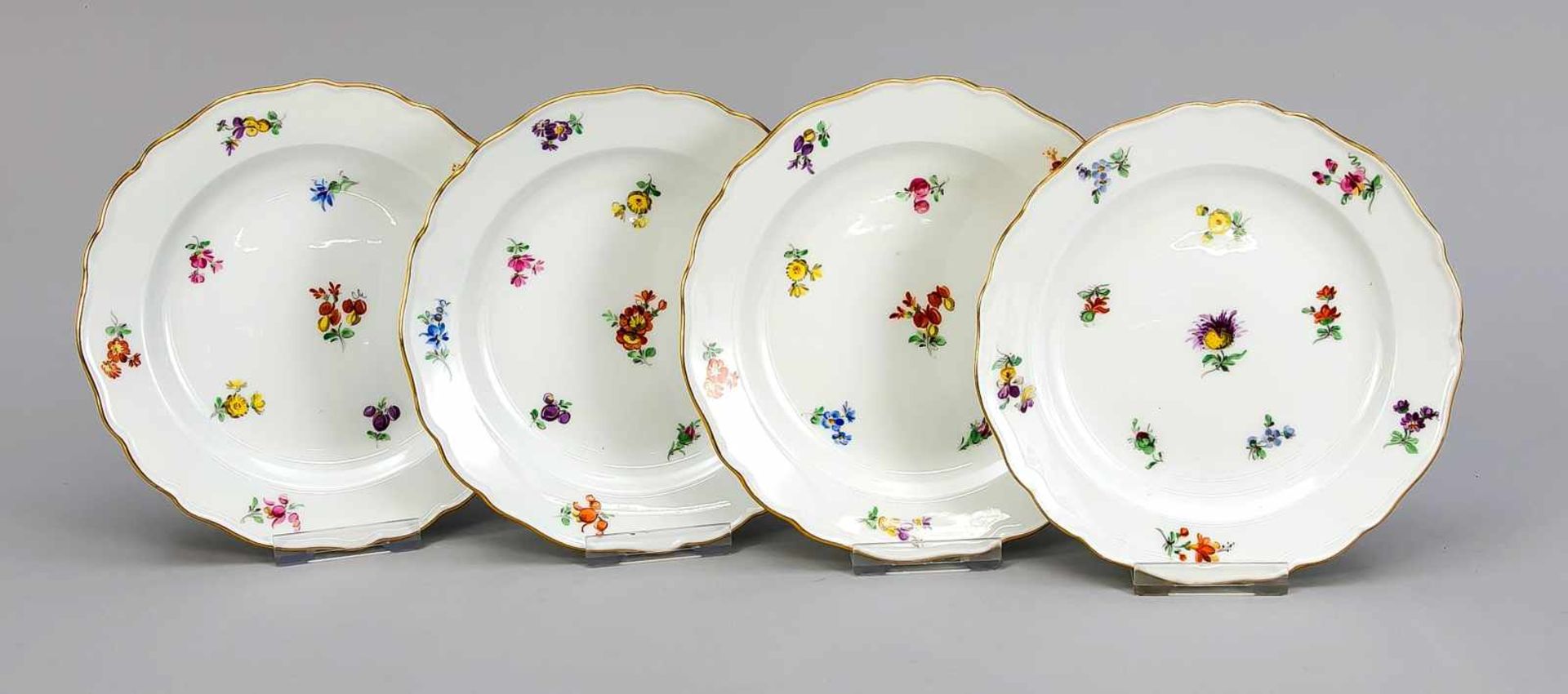 Vier Kuchenteller, Meissen, Marke nach 1934, 1. W., Form Neuer Ausschnitt, polychromeMalerei,