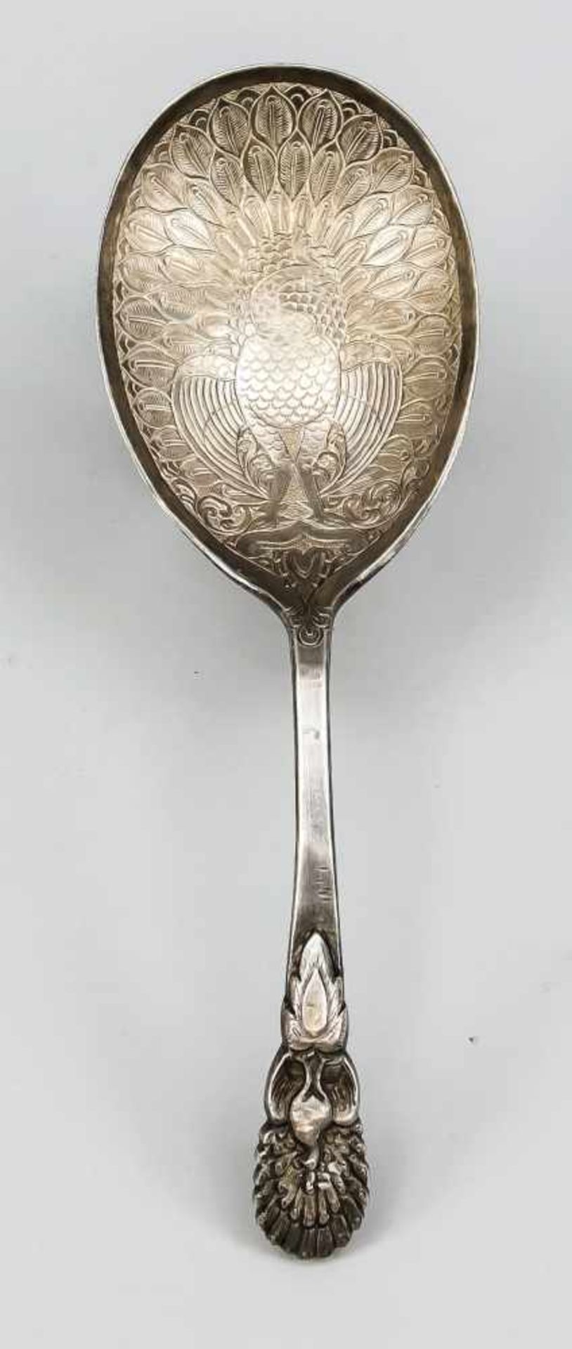 Großer Löffel, Indien (?), um 1900, Silber punziert, Stielabschluß in Form eines Pfaues,Laffe mit