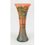 Vase, Frankreich, 20. Jh., Daum Nancy, runder Stand, geschweifter Korpus, klares Glas mitgelben