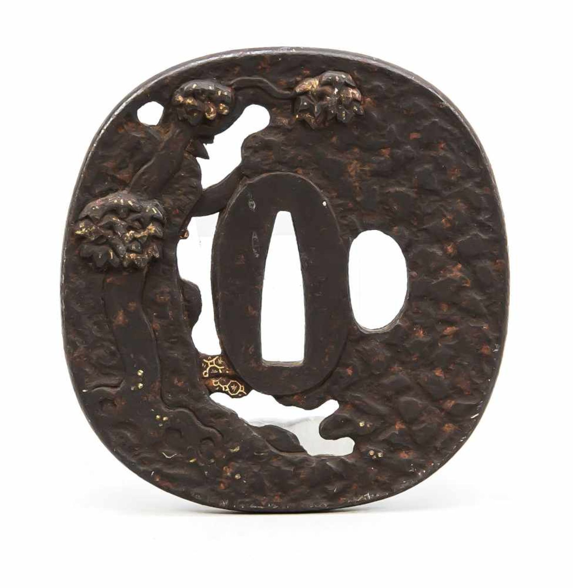 Tsuba, Japan, 19. Jh., Eisen, Kupfer, Gold und Silber. Abgerundet viereckige Form mitvegetabilem und - Bild 2 aus 2