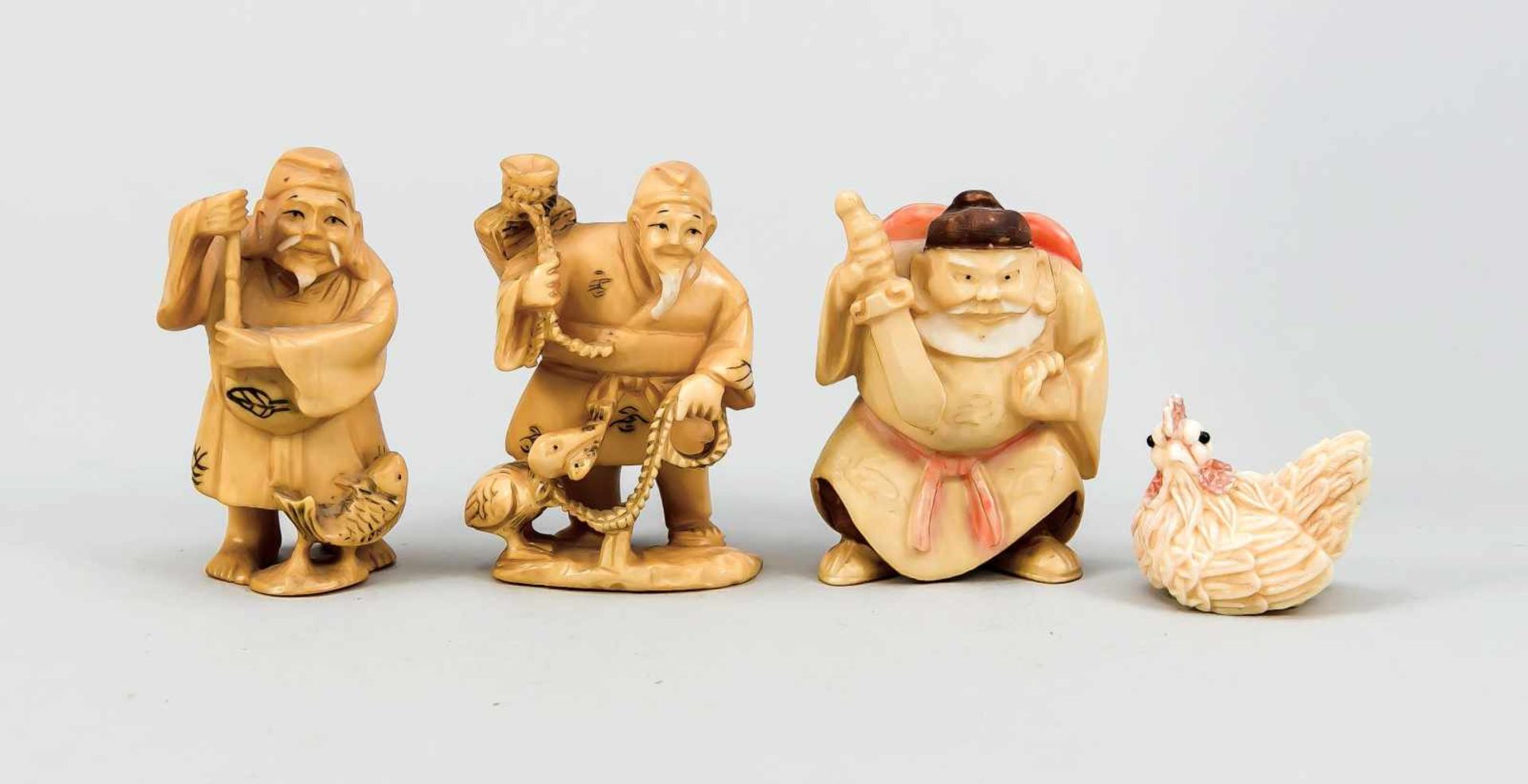 Gruppe von 4 Netsuke, Japan, um 1900. Feine Elfenbeinschnitzereien, partiell polychromstaffiert,