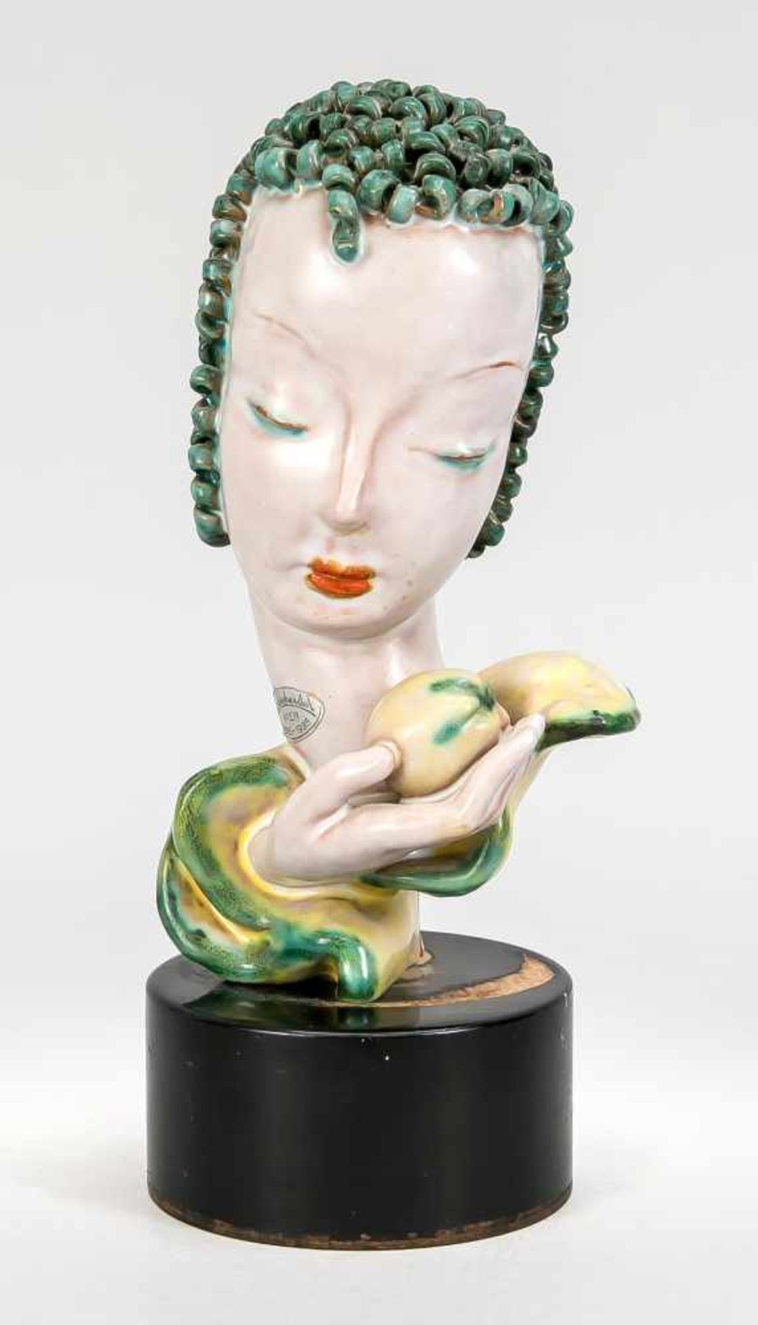 Eva (Frauenkopf mit Hand und Apfel), Goldscheider, Wien, 1930er Jahre, Keramik, rötlicherScherben,