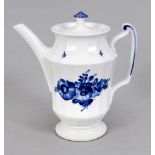 Kaffeekanne, Royal Copenhagen, 20. Jh., 1. W., Dekor Blaue Blume, runder Stand, kantiger