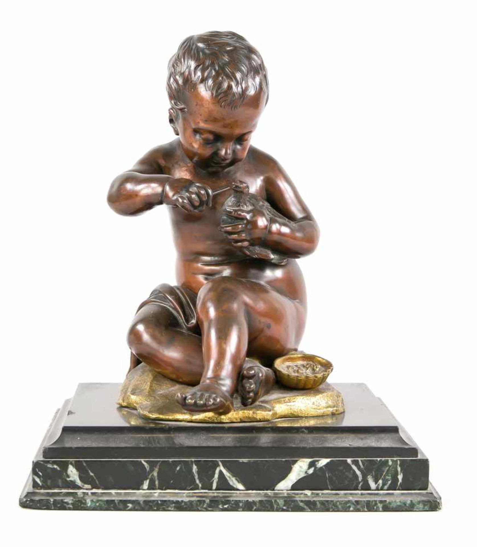 Anonymer frz. Bildhauer des 19. Jh., sitzendes Kleinkind einen Vogel fütternd, braun