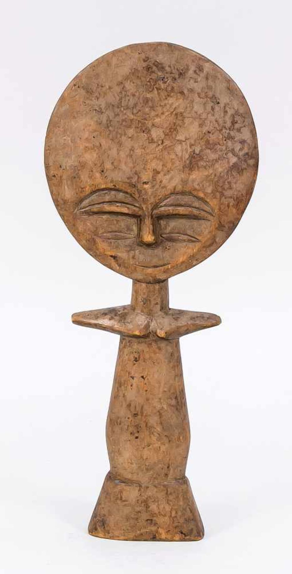 Figur/Ritualobjekt, wohl Westafrika, 19./20. Jh. Stark stilisierte Figur mit flachem,