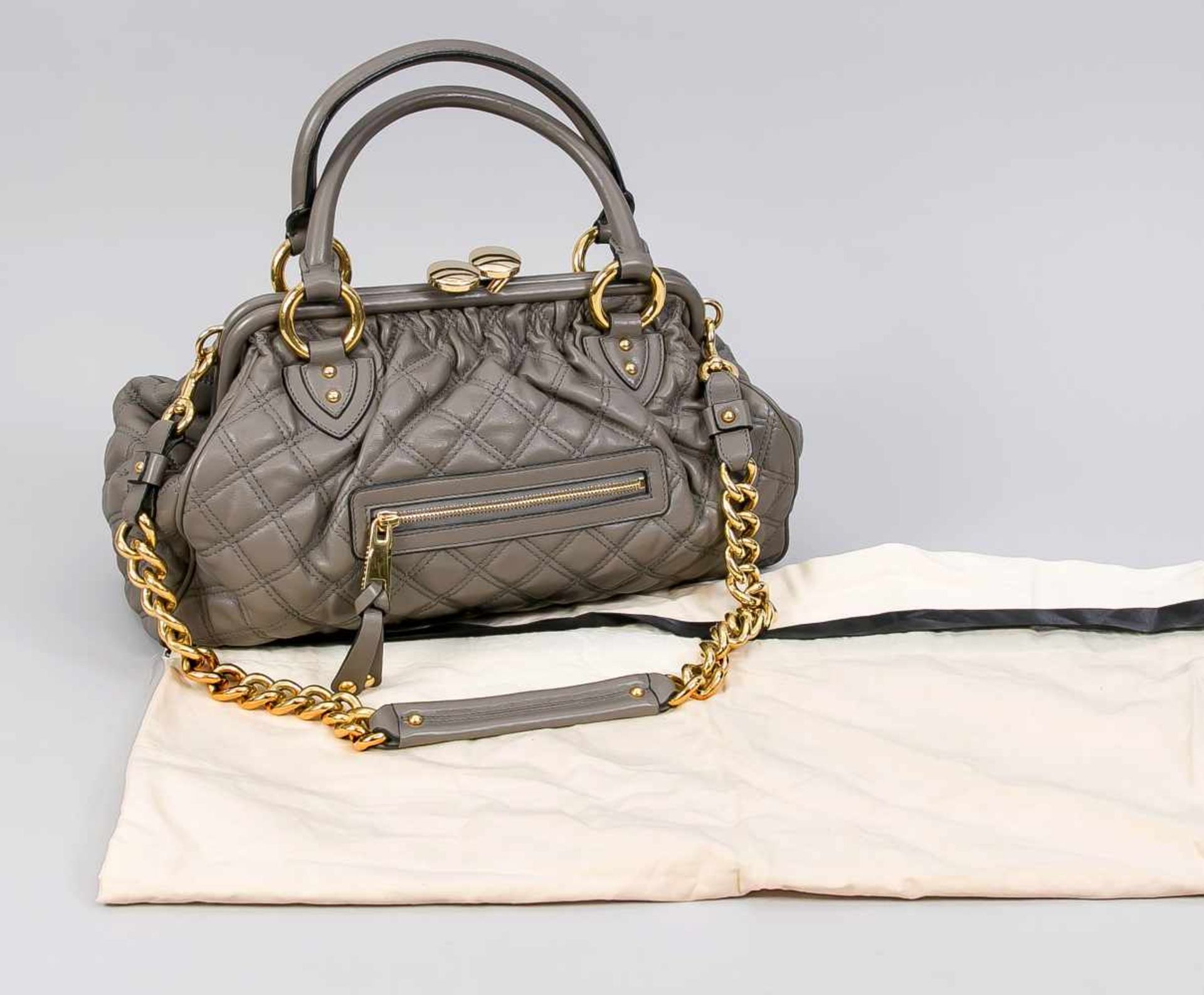 Marc Jacobs Handtasche, 2. H. 20. Jh., graues Leder, gesteppt und leicht gerafft. Großer