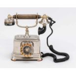 Historisches Telefon, Ende 19. Jh., verchromter Eisenkorpus, Höhrer mit geriffeltem