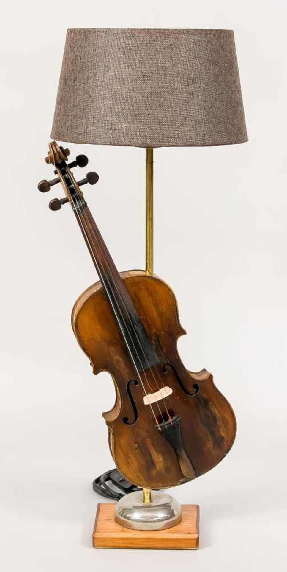 Geigen-Lampe, 20. Jh. (Mariage). Holzsockel mit verchromter Basis. Die Geige