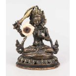 Kleine Figur des Manjushri (Bodhisattva), Tibet, 19. Jh., Bronze. Auf einem durchbrochen