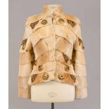 Damenfelljacke, helles Braun/Beige, aufwändig gearbeitete Details mit teilw. Leder- und