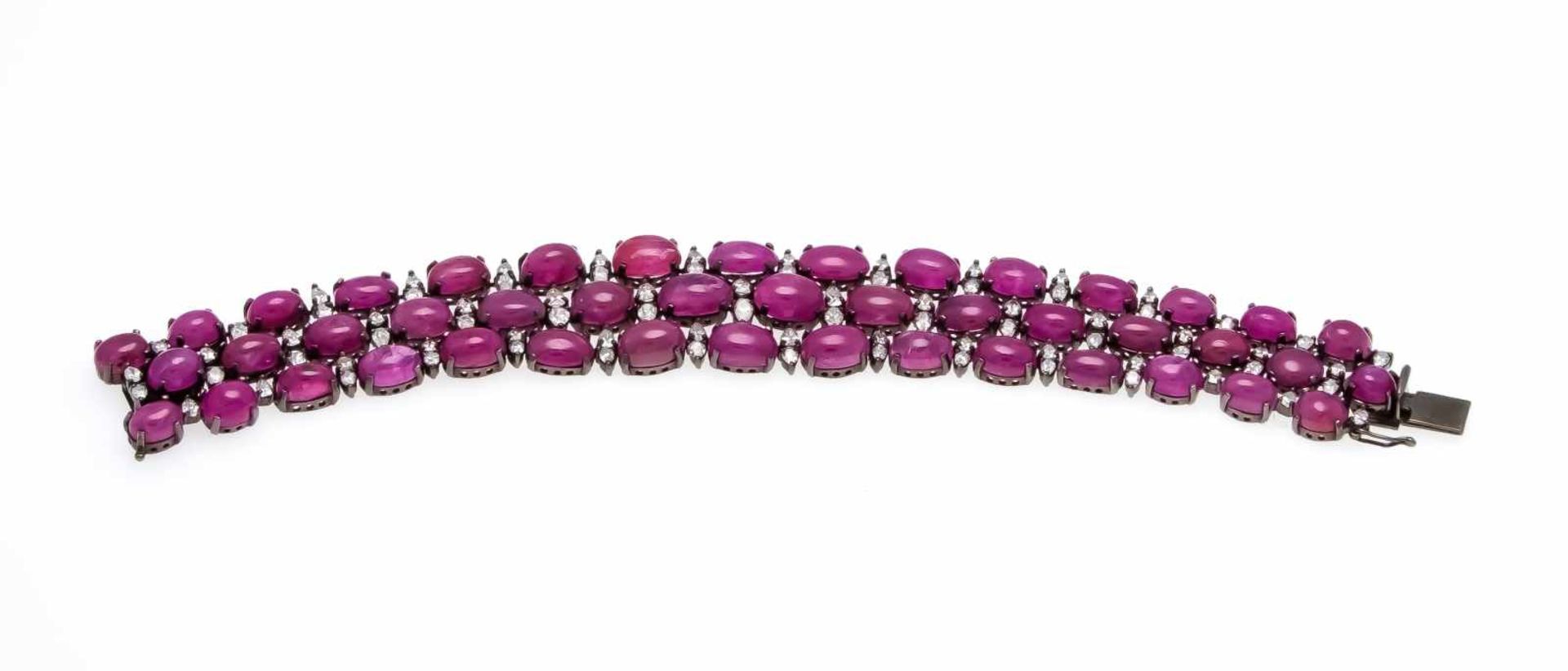 Rubin-Brillant-Armband WG 750/000 schwarz rhodiniert, mit 45 ovalen Rubincabochons, zus.