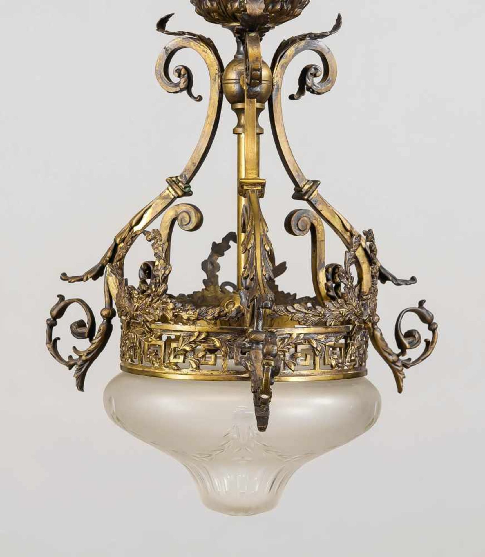 Historismus Deckenlampe, Ende 19. Jh. Dreipassiges Gestell aus Bronze mit Restvergoldung.