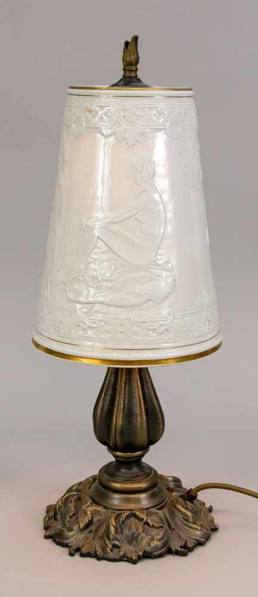 Lampe mit Lithophanie-Schirm, 20. Jh., Sockel und Schaft aus Metallguss. Runder, sich nach - Bild 3 aus 4