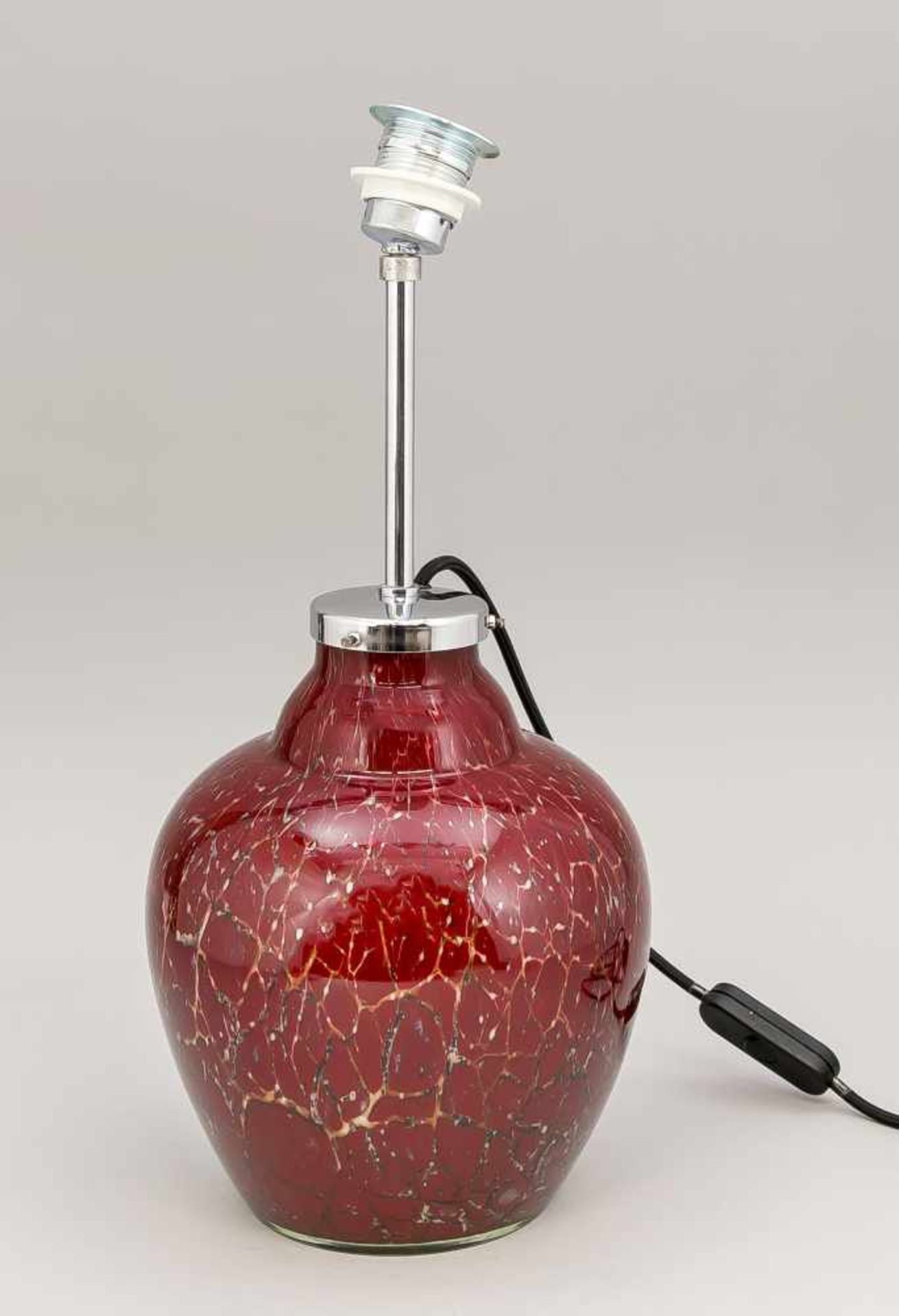 Lampe, 2. H. 20. Jh., bez. "WMF Ikora". Ochsenblutfarbener Vasenfuß aus Glas mit
