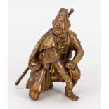 Figur eines Samurai, Japan, 19./20. Jh. (Meiji-zeitlich), Bronze mit Teilvergoldung.