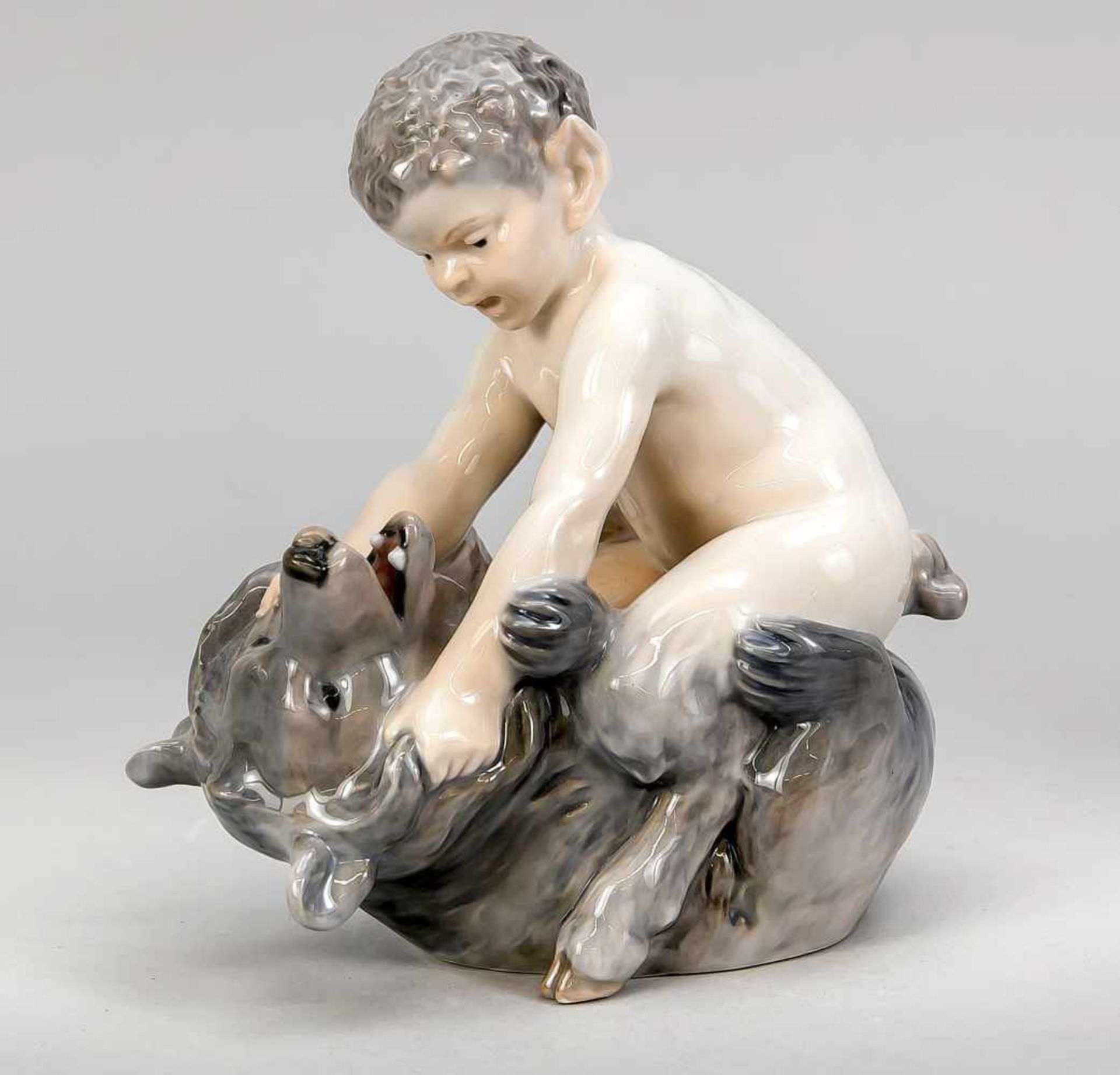 Faun, mit einem Bären kämpfend, Royal Copenhagen, Marke nach 1923, 1. W., Entwurf