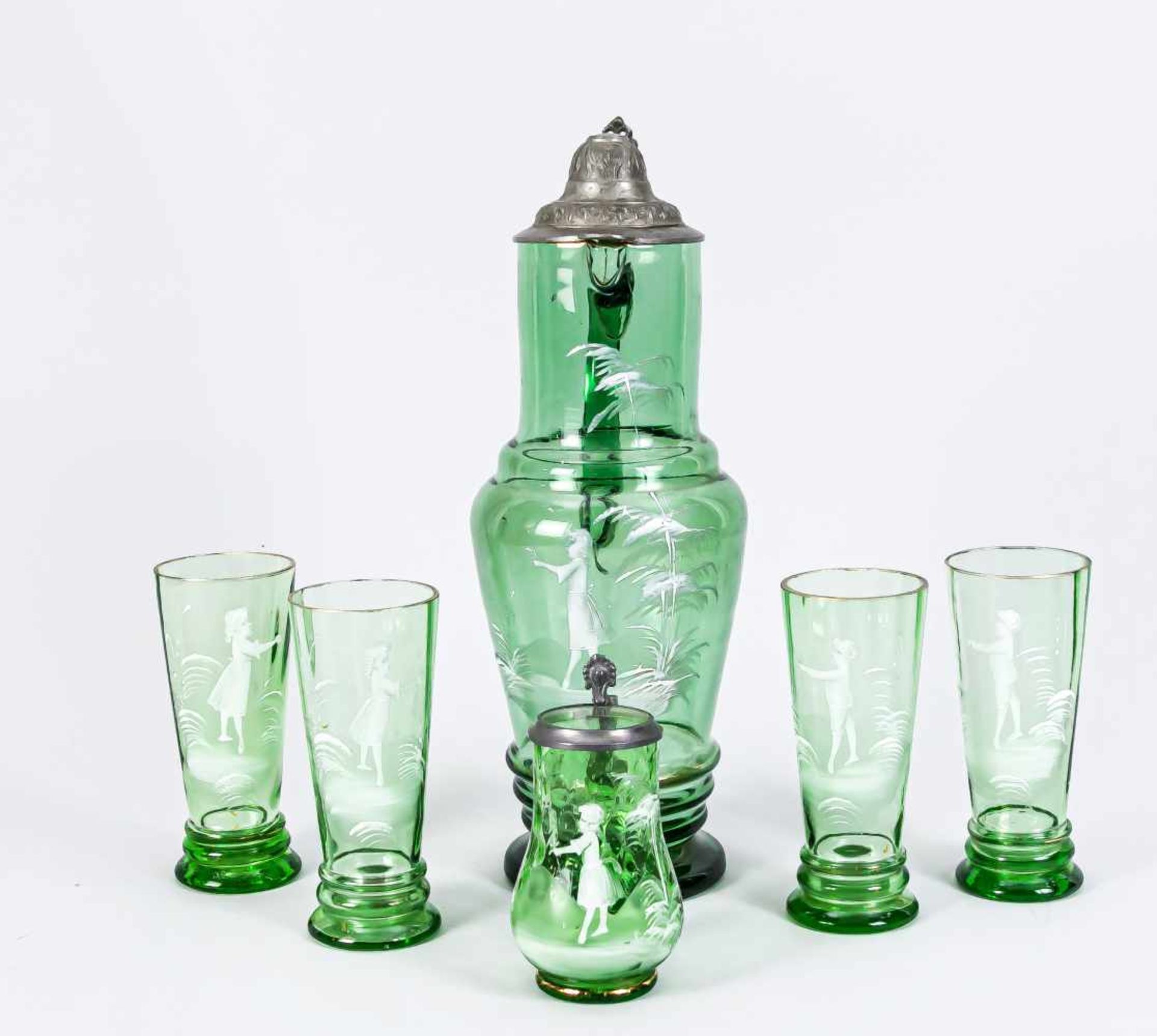 Konvolut von acht Teilen, um 1900, grünes Glas mit weißer Kaltemaillebemalung, stehendes