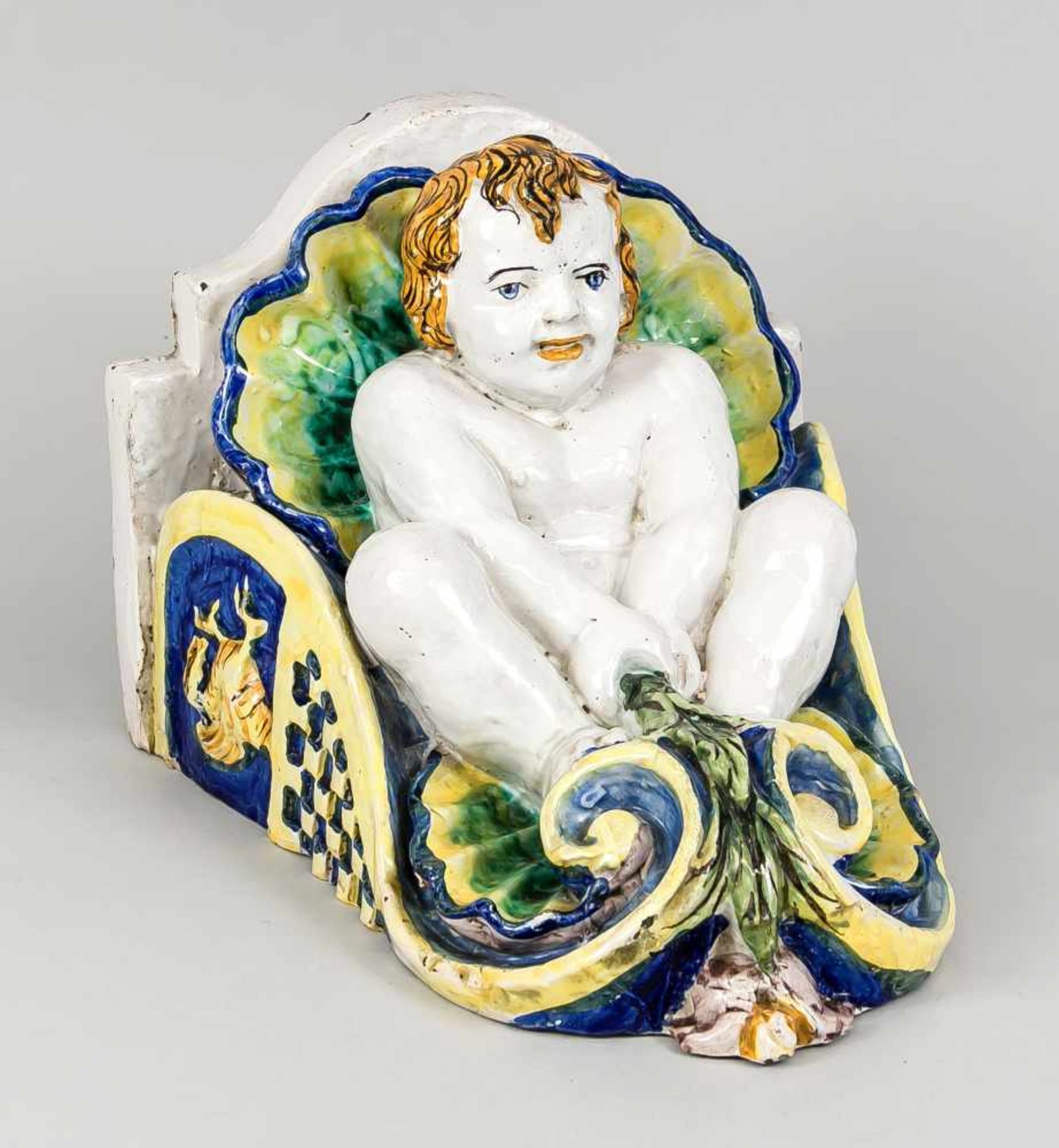 Wandkonsole, um 1900, Italien, Majolica, knieender Putto in einer Muschel eine Wandkonsole