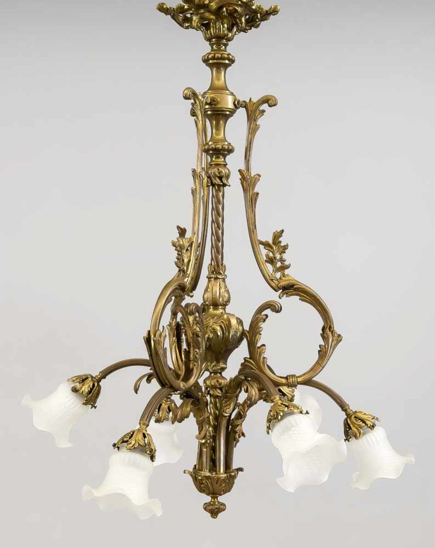 Historismus Deckenlampe, Ende 19. Jh., Bronze mit Restvergoldung, Lampenschirme in