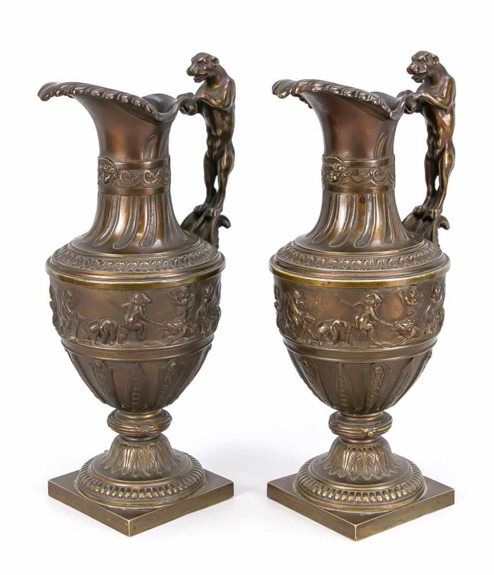 Paar Prunk-Amphorenvasen, Ende 19. Jh., Bronze. Im klassizistischen Stil mit quadratischer