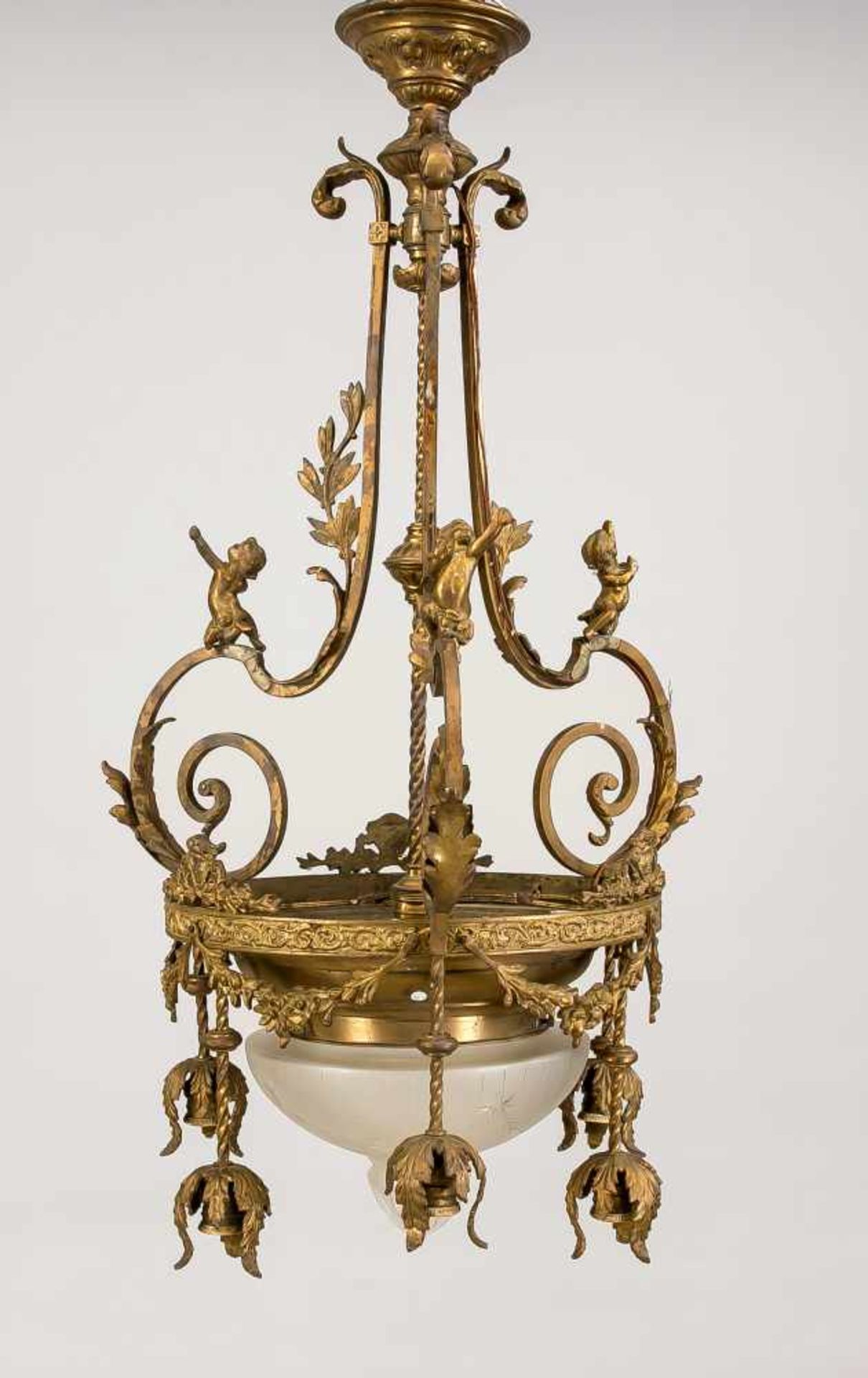 Historismus-Deckenlampe, Ende 19. Jh. Dreipassiges Gestell aus Bronze mit Restvergoldung,