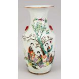 Famille-Rose-Vase, China, Ende Qing-Dynastie/Anfang Republik-Zeit (Anfang 20. Jh.). Leicht