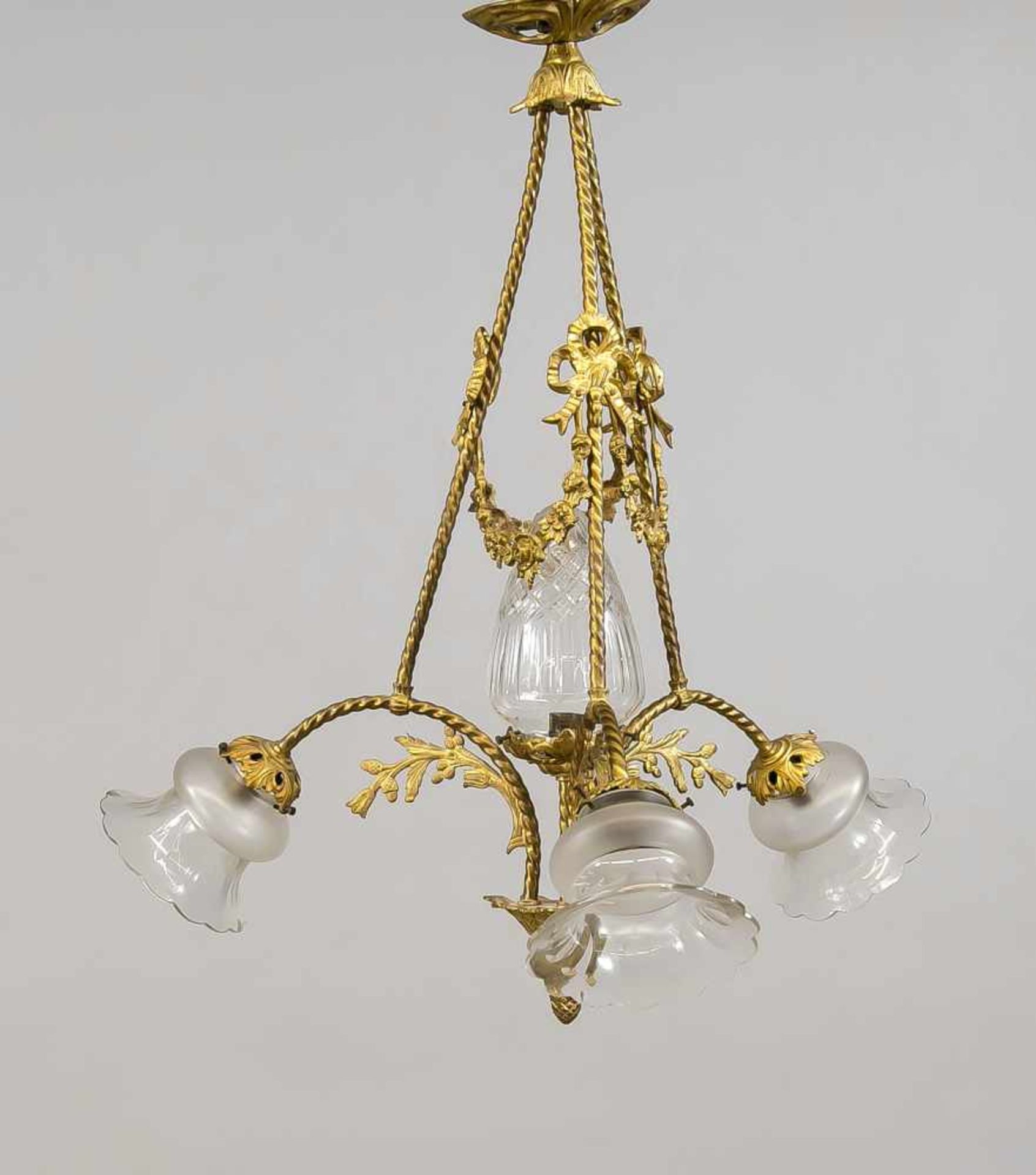 Historismus Deckenlampe, Ende 19. Jh., Metallguss mit Restvergoldung. Dreipassiges Gestell